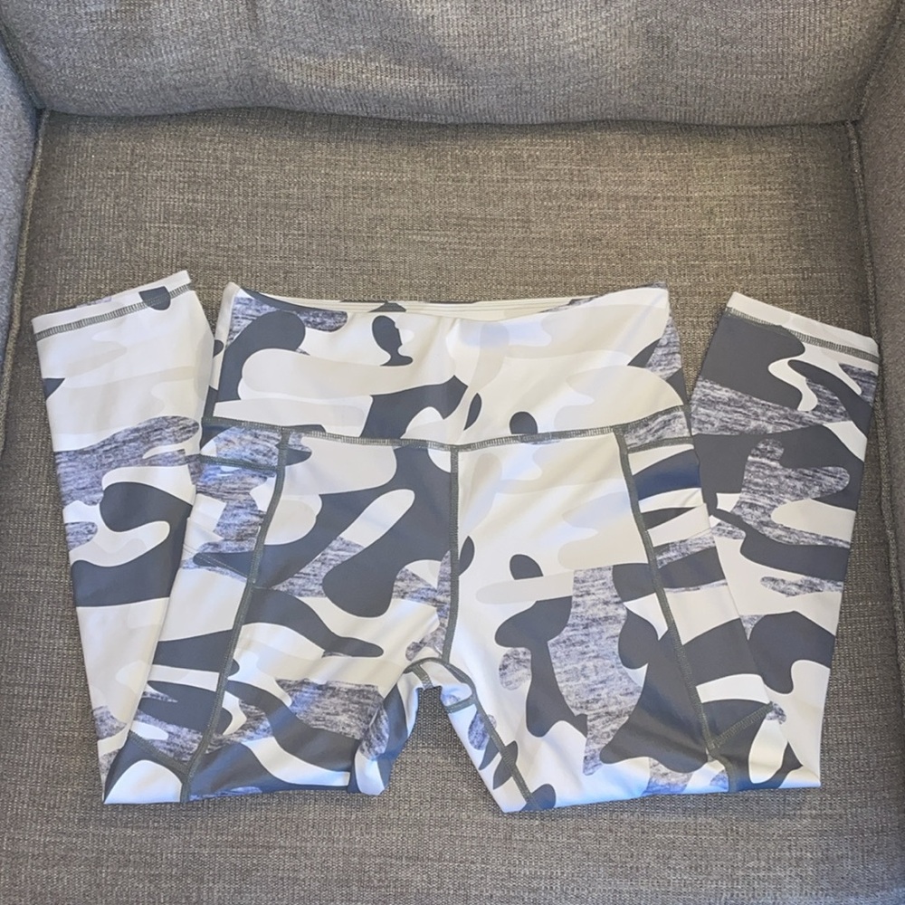 Zyia light N tight high rise camo capri nwot capri sun - Picture 2 of 6